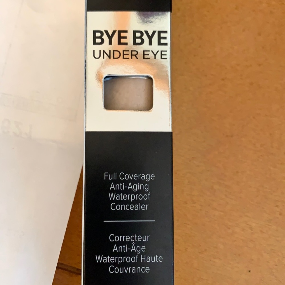 IT Cosmetics Bye Bye concealer in light nautural